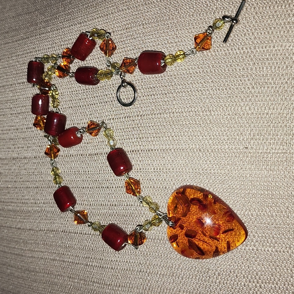 Vintage Baltic Amber Heart Necklace in Good Condition - Picture 2 of 12